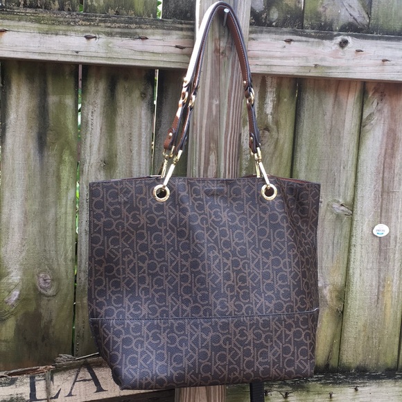 Calvin Klein oversized leather handbag - Picture 1 of 8